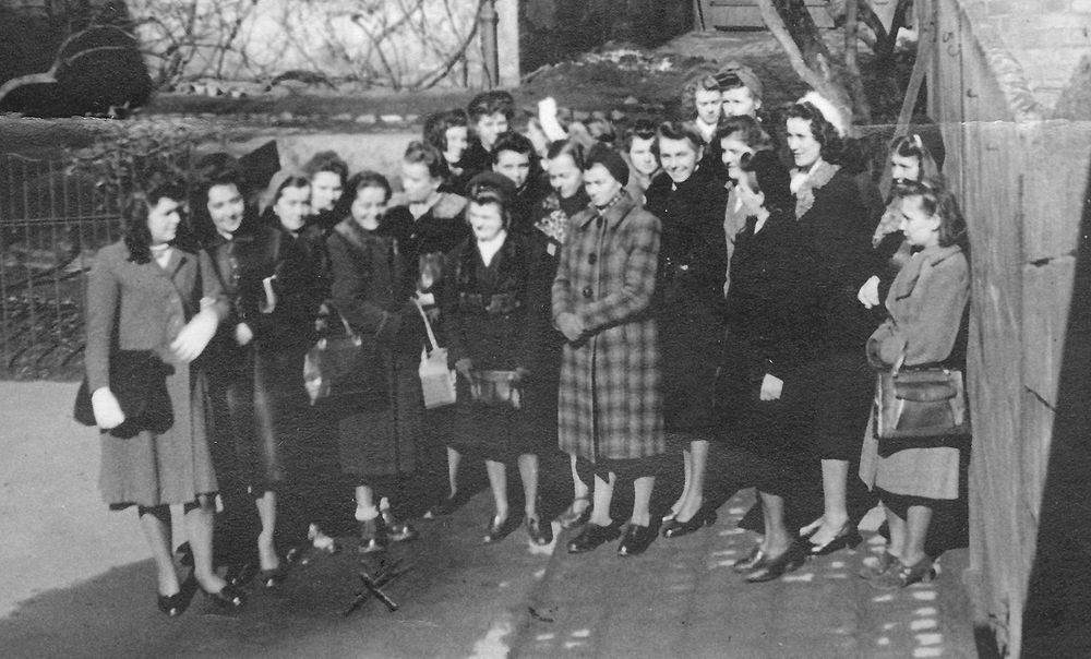 Natalia wśród pracownic przymusowych w Hanowerze, 1943r (archiwum rodzinne)